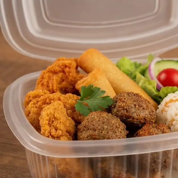 Yuvarlatılmış köşe radüsleri ve pürüzsüz iç yüzeye sahip ergonomik paket servis kabı tasarımı