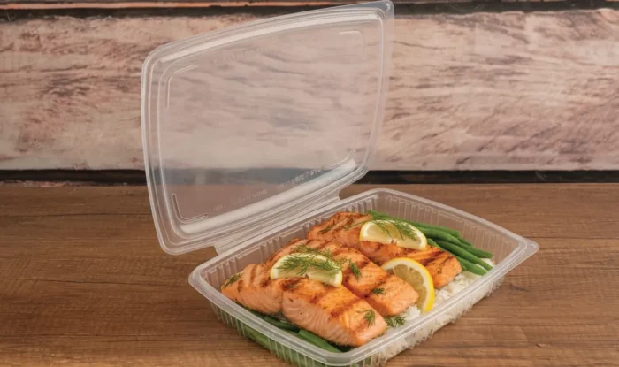 Packmaster CF09 2000cc jumbo leakproof container with a professional presentation of grilled meat and kebab menu.