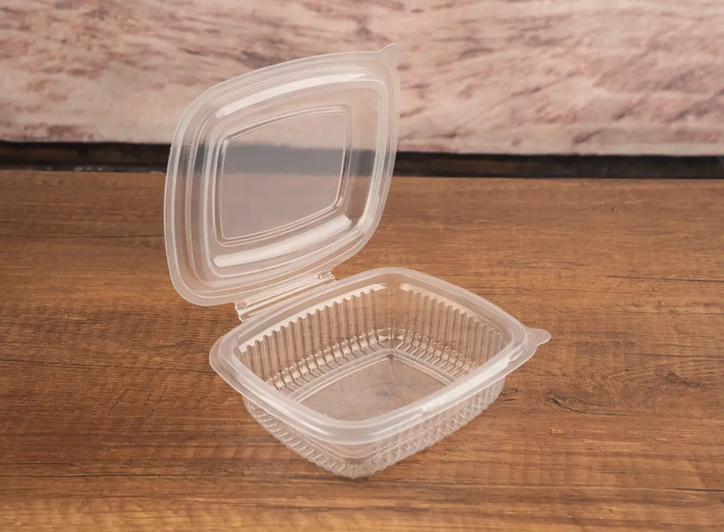 Packmaster CF14 375 cc kare gıda kabının açık kapak görünümü; sızdırmaz conta yapısı ve emniyet kilidi (tamper-evident) mekanizması detayı.