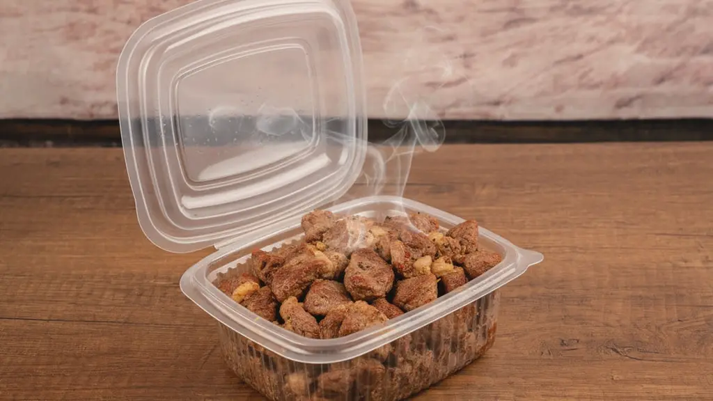 Packmaster CF15 500 cc (17 oz) square meal prep container; serving suggestion for full-portion ready meals and salads in a leakproof tamper-evident packaging.